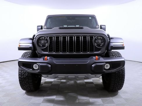 Used 2025 Jeep Gladiator Mojave w/ Safety Group AWD/4WD image 5