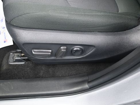 Used 2025 Toyota RAV4 XLE AWD/4WD image 12