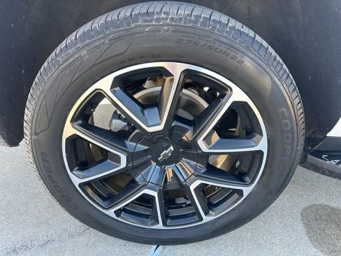 Used 2023 Chevrolet Suburban RST w/ Luxury Package image 12