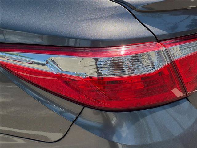 Used 2017 Toyota Camry SE FWD image 12