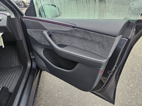 Used 2026 Tesla Model Y AWD image 11