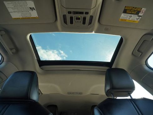 Used 2022 Toyota Highlander XLE image 11