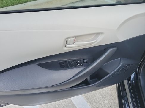 Used 2025 Toyota Corolla LE FWD image 20