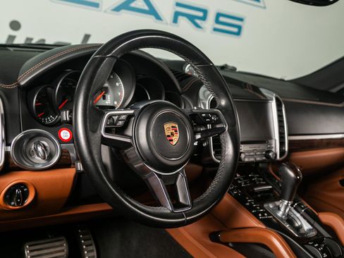 Used 2018 Porsche Cayenne S image 6