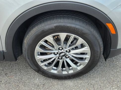 Used 2024 Cadillac XT4 Premium Luxury FWD image 17