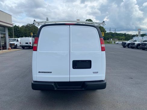 Used 2018 Chevrolet Express 2500 Extended RWD image 6