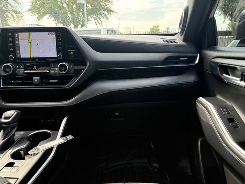 Used 2021 Toyota Highlander XSE AWD/4WD image 8