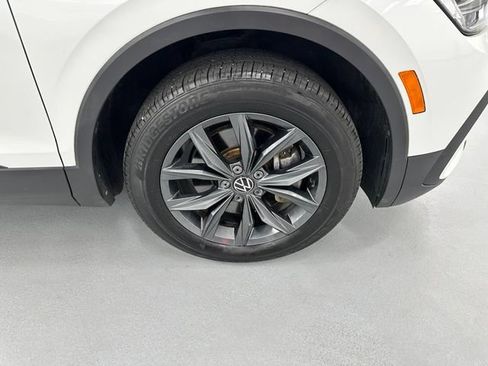 Certified 2023 Volkswagen Tiguan SE AWD/4WD image 17