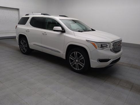 Used 2017 GMC Acadia Denali w/ Technology Package FWD image 11