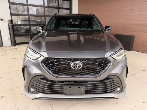 Used 2021 Toyota Highlander XSE image 2