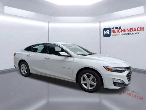 Used 2024 Chevrolet Malibu LT FWD image 2