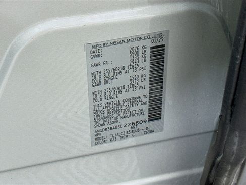 Used 2025 Nissan Pathfinder SV image 12