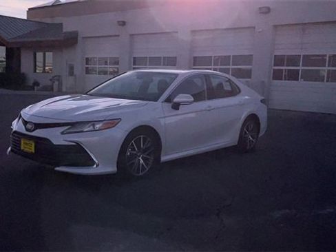 Used 2024 Toyota Camry XLE image 5