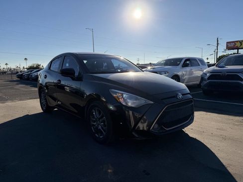Used 2019 Toyota Yaris LE image 12
