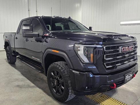 Used 2025 GMC Sierra 2500 AT4 w/ AT4 Premium Plus Package AWD/4WD image 4