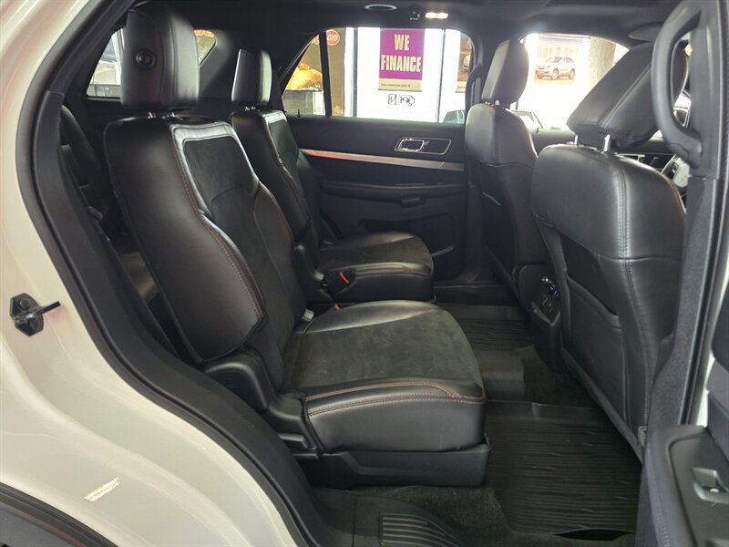 Used 2018 Ford Explorer XLT w/ Equipment Group 202A AWD/4WD image 23
