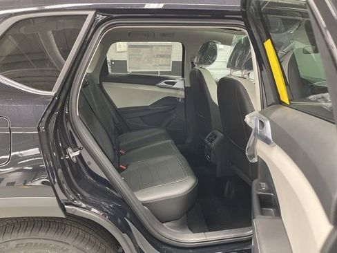 New 2026 Volkswagen Taos SE image 10