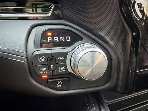 Used 2025 RAM 1500 Limited AWD/4WD image 32