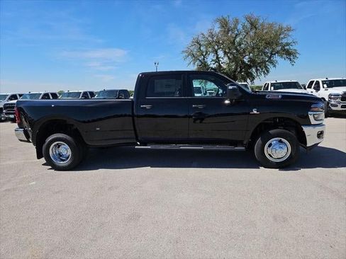New 2026 RAM 3500 Tradesman AWD/4WD image 39
