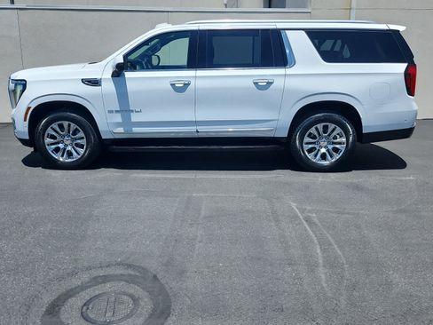 Used 2025 GMC Yukon XL Denali AWD/4WD image 4