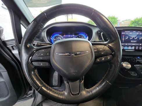 Certified 2020 Chrysler Pacifica Touring-L w/ Advanced Safetytec Group AWD/4WD image 11