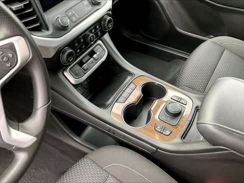 Used 2023 GMC Acadia SLE w/ Driver Convenience Package image 15