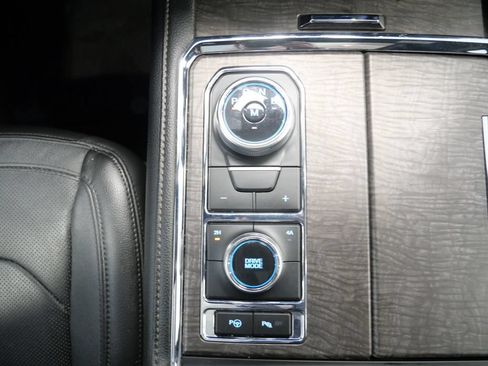 Used 2020 Ford Expedition Limited w/ Equipment Group 302A AWD/4WD image 36