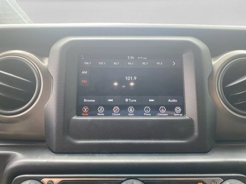 Used 2022 Jeep Wrangler Sport AWD/4WD image 13