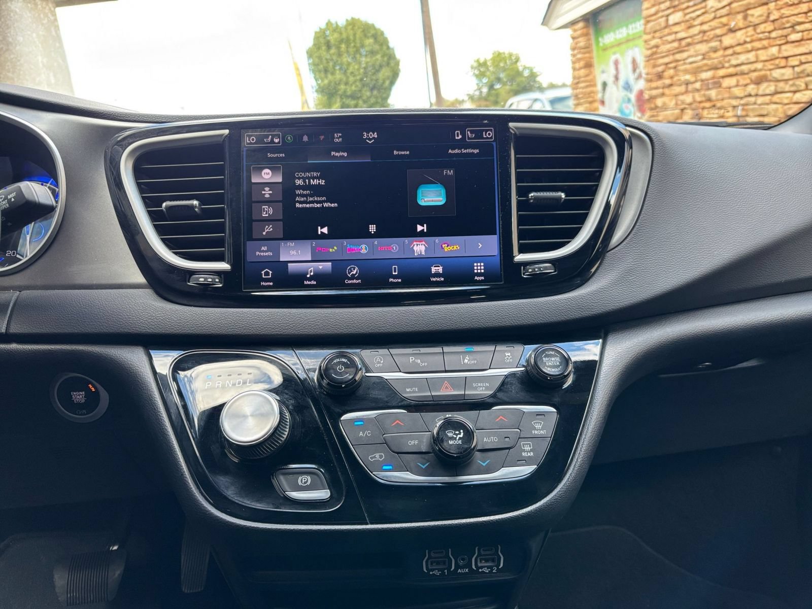 Used 2025 Chrysler Pacifica Select FWD image 16