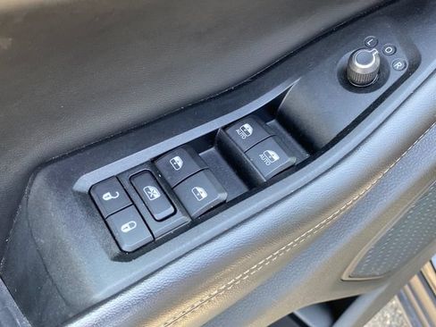Used 2023 Jeep Grand Cherokee Altitude AWD/4WD image 17