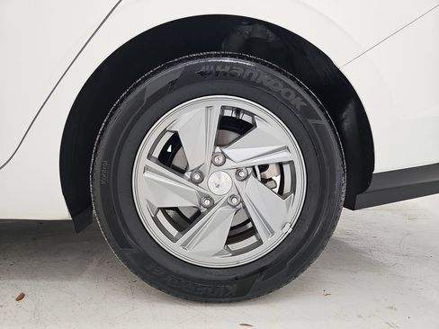Used 2024 Hyundai Elantra SE FWD image 37