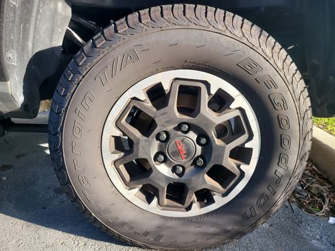 Used 2026 Toyota Tacoma TRD Off-Road w/ TRD Off Road Upgrade Package AWD/4WD image 7