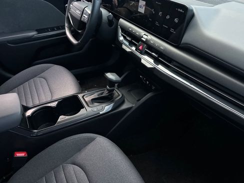 Used 2025 Kia K4 EX image 16