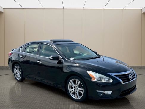 Used 2015 Nissan Altima 3.5 SL image 2
