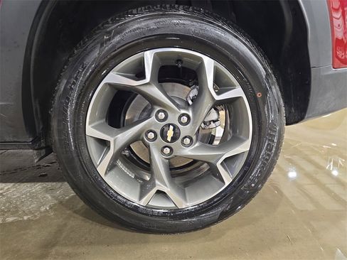Used 2025 Chevrolet Trax LT w/ LT Convenience Package image 33