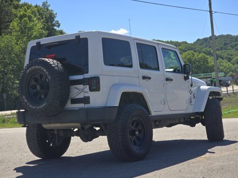 Used 2015 Jeep Wrangler Unlimited Sahara AWD/4WD image 15