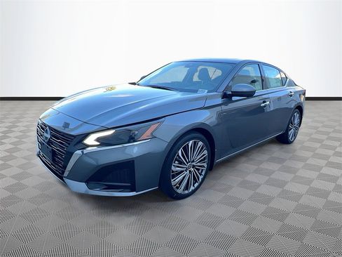 New 2025 Nissan Altima 2.5 SL image 3