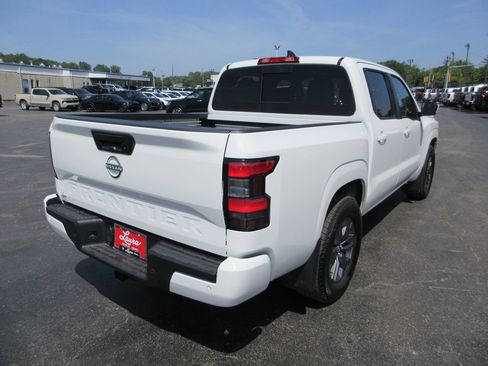 Used 2025 Nissan Frontier SV w/ SV Convenience Package RWD image 6