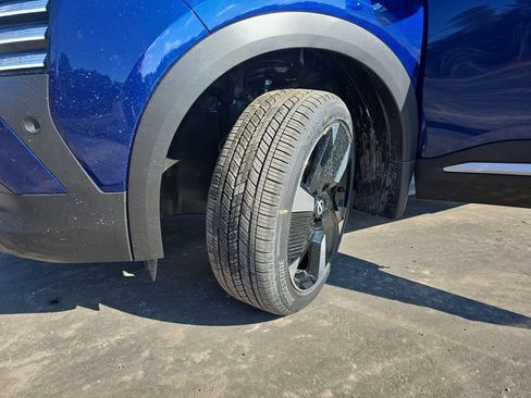 New 2026 Nissan Kicks SR FWD image 33