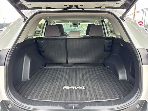 Used 2019 Toyota RAV4 XLE w/ Convenience Package AWD/4WD image 14