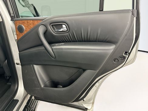 Used 2024 Nissan Armada SL image 34