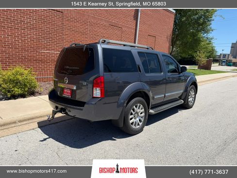 Used 2011 Nissan Pathfinder LE w/ Navigation Pkg AWD/4WD image 6