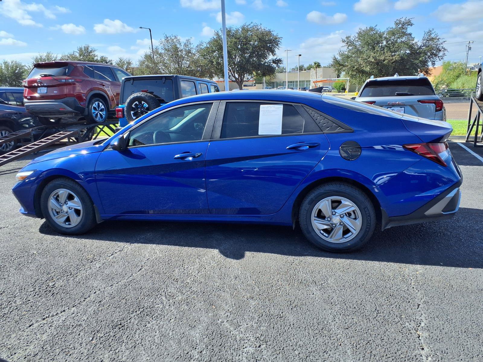 Certified 2024 Hyundai Elantra SE FWD image 2
