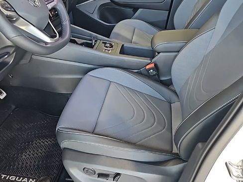 New 2026 Volkswagen Tiguan SE R-Line FWD image 28