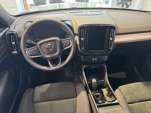 New 2026 Volvo XC40 B5 Ultra w/ Protection Package Premier AWD/4WD image 12