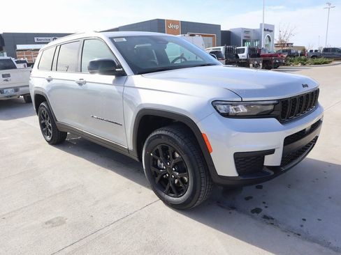 New 2025 Jeep Grand Cherokee L Altitude image 1