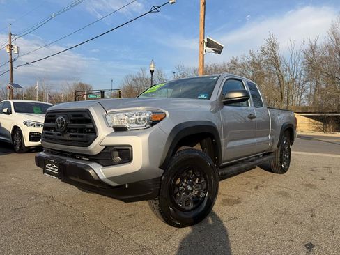Used 2019 Toyota Tacoma SR w/ SX Package image 3