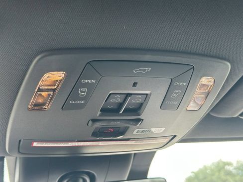 Used 2023 Toyota Sienna Platinum FWD image 20