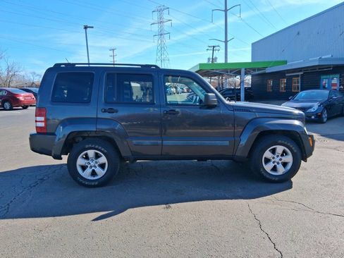 Used 2010 Jeep Liberty Sport w/ Popular Equipment Group image 4