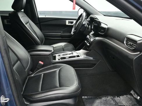 Used 2020 Ford Explorer XLT w/ Equipment Group 202A image 9